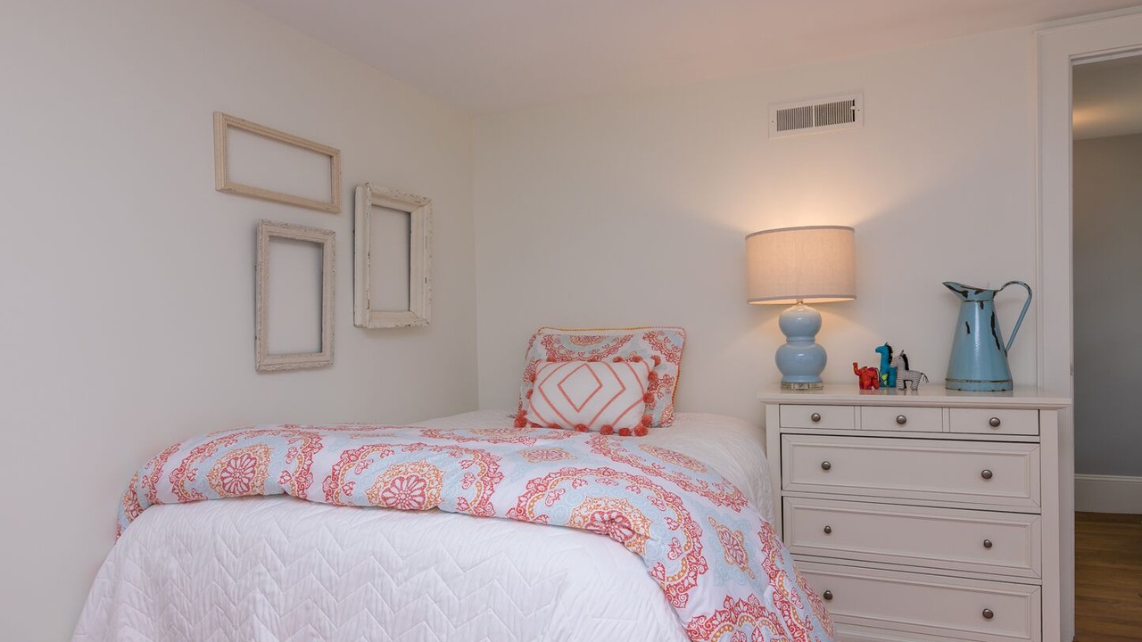 Photo of Bedroom in Pond Cove