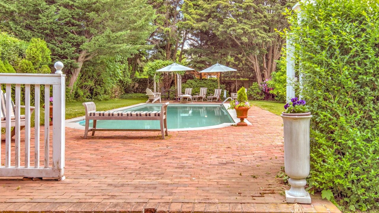 Photo of Outdoor in Village of Southampton