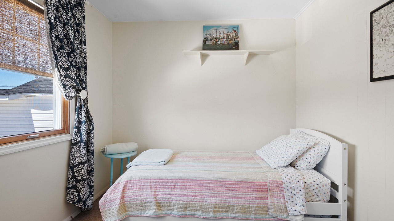 Photo of Bedroom in Seaside Heights