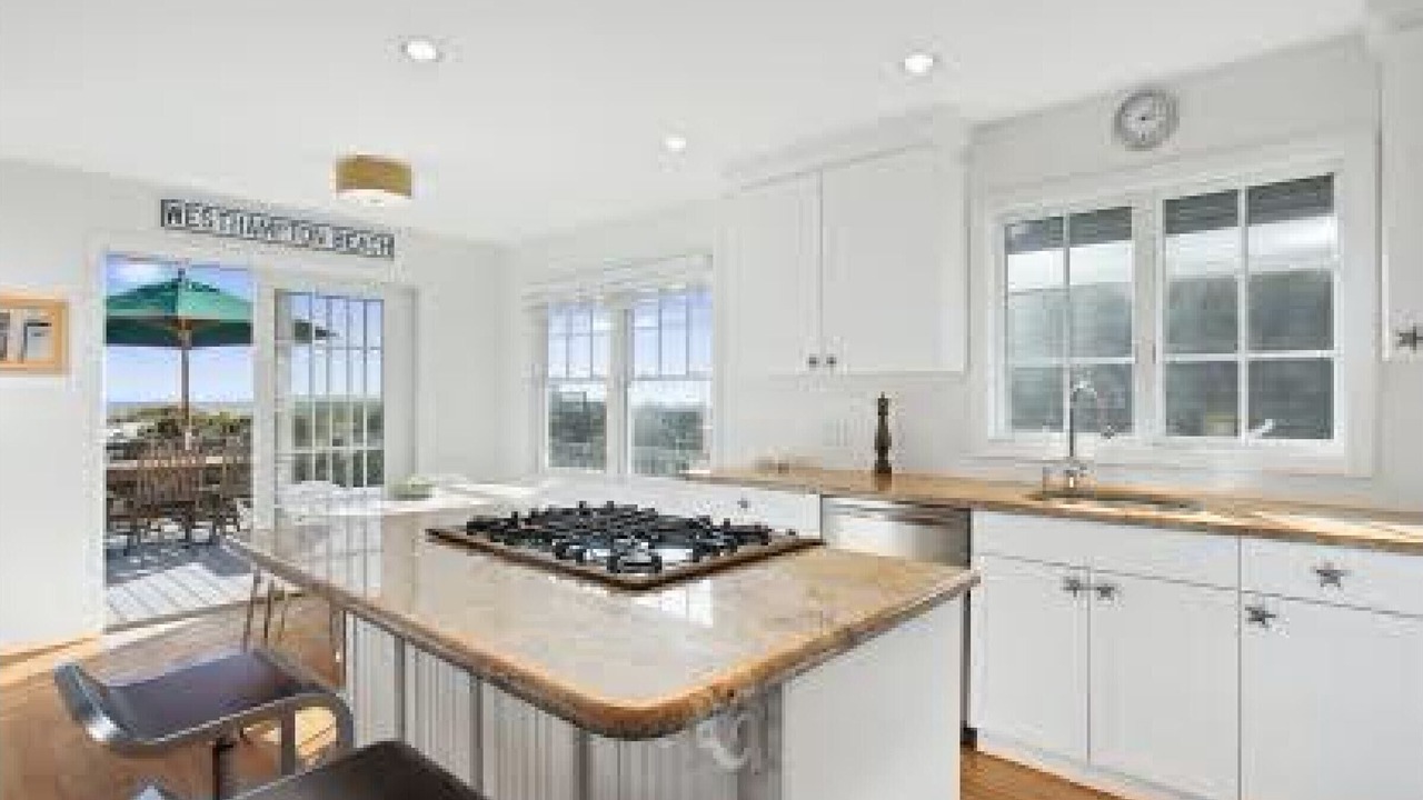 Photo of Kitchen in West Hampton Dunes