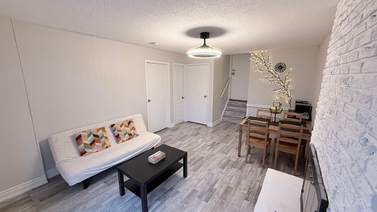Photo of Livingroom in Brampton West
