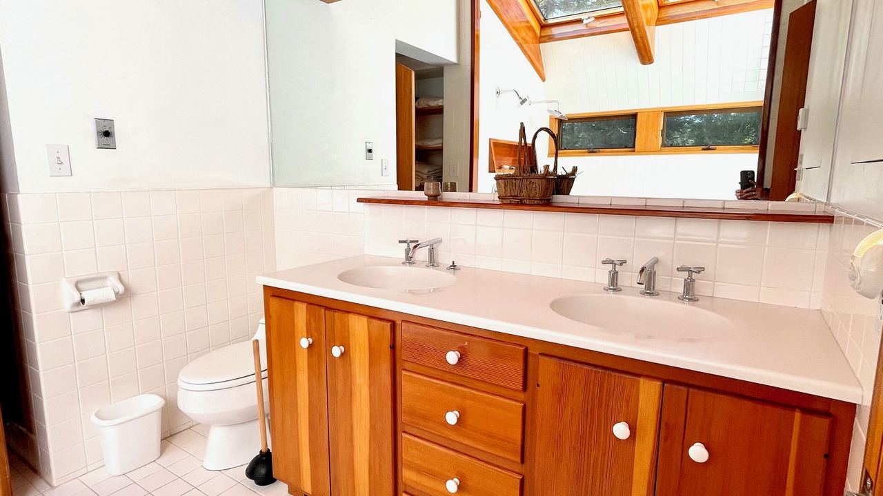 Photo of Bathroom in Seal Cove