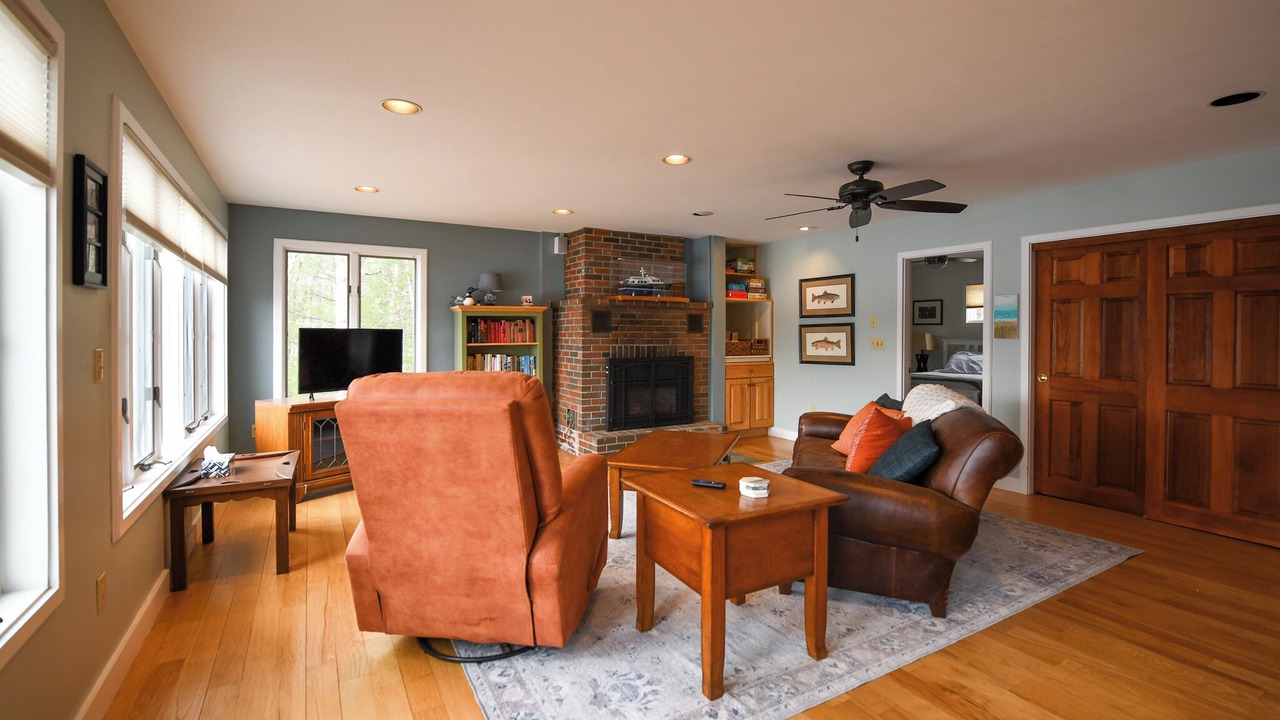 Photo of Livingroom in Raymond