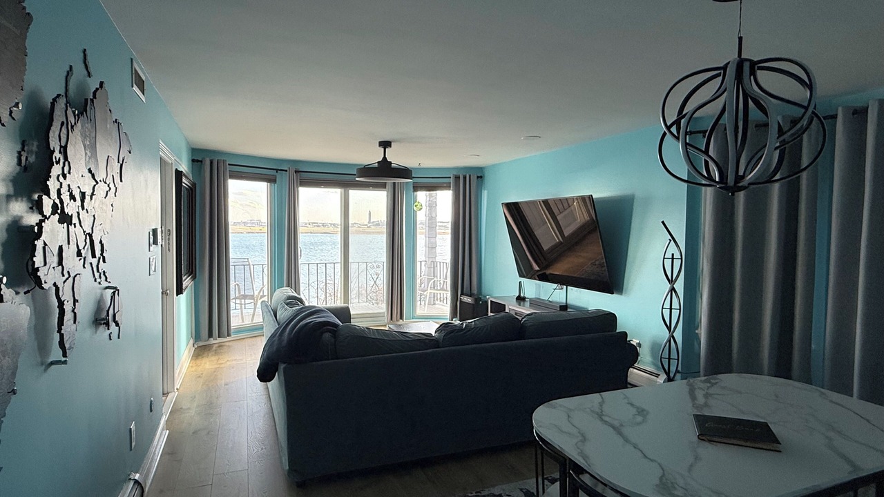Photo of Livingroom in Harbor View - Orient Heights