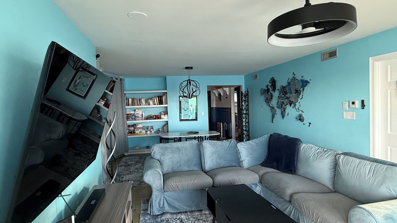 Photo of Livingroom in Harbor View - Orient Heights