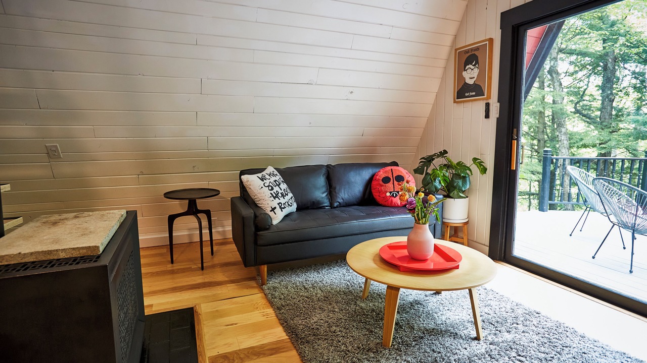 Photo of Livingroom in East Jamaica