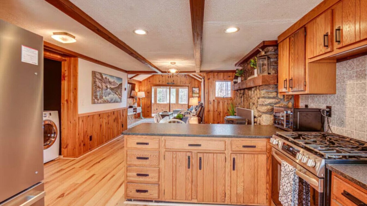 Photo of Livingroom in Alton