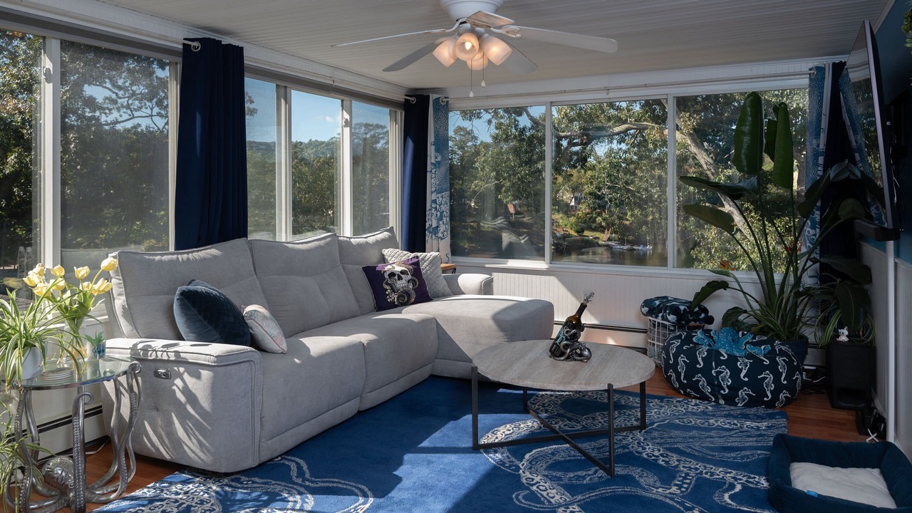 Photo of Livingroom in Quaker Hill