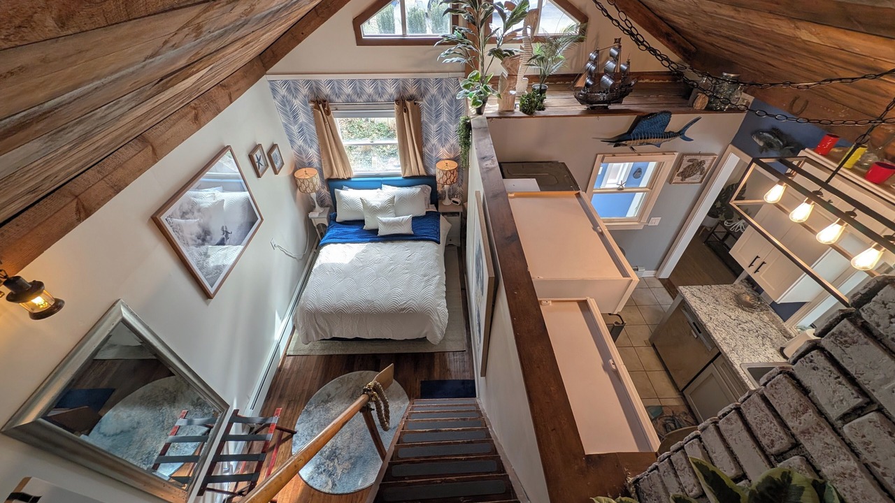 Photo of Bedroom in Quaker Hill
