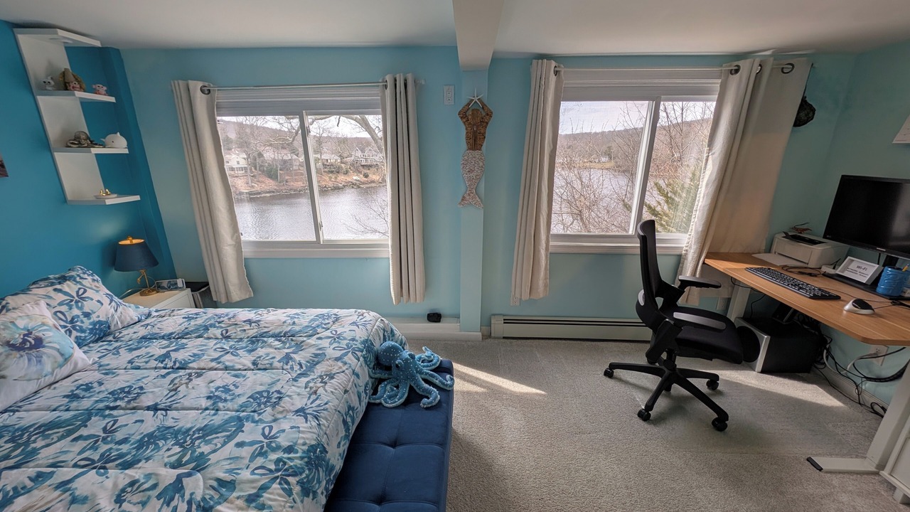 Photo of Bedroom in Quaker Hill