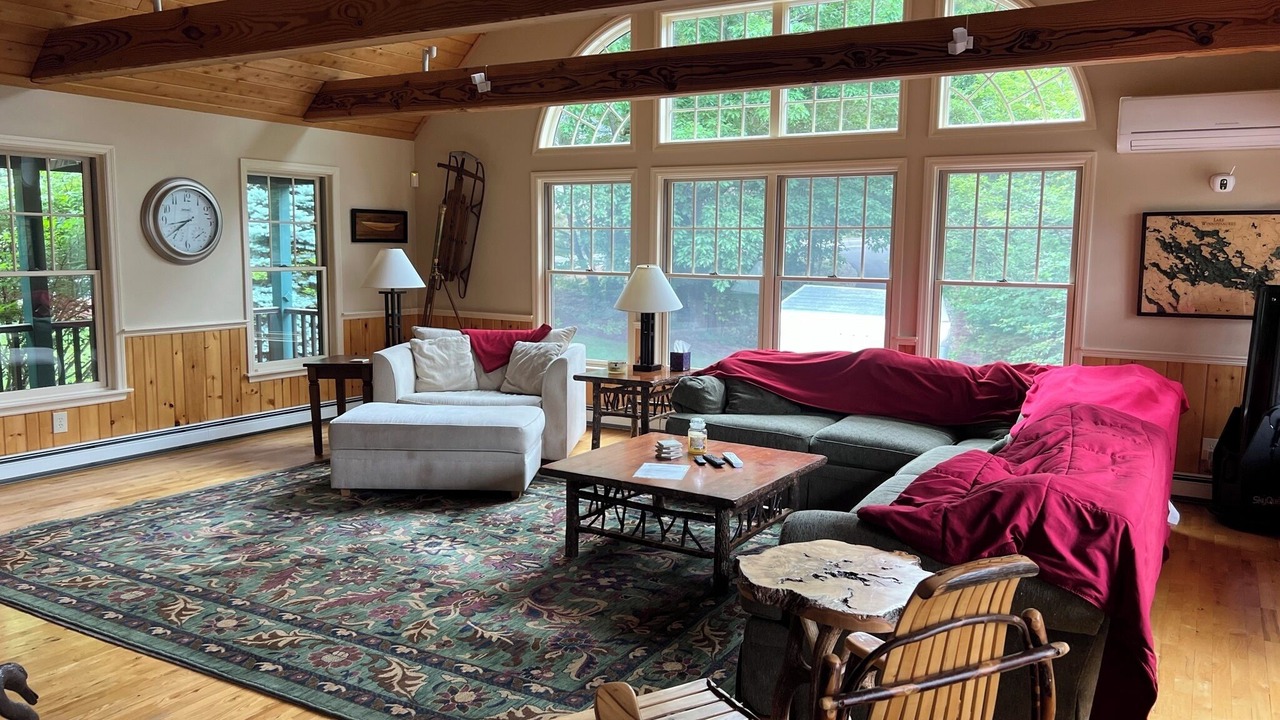 Photo of Livingroom in Mirror Lake