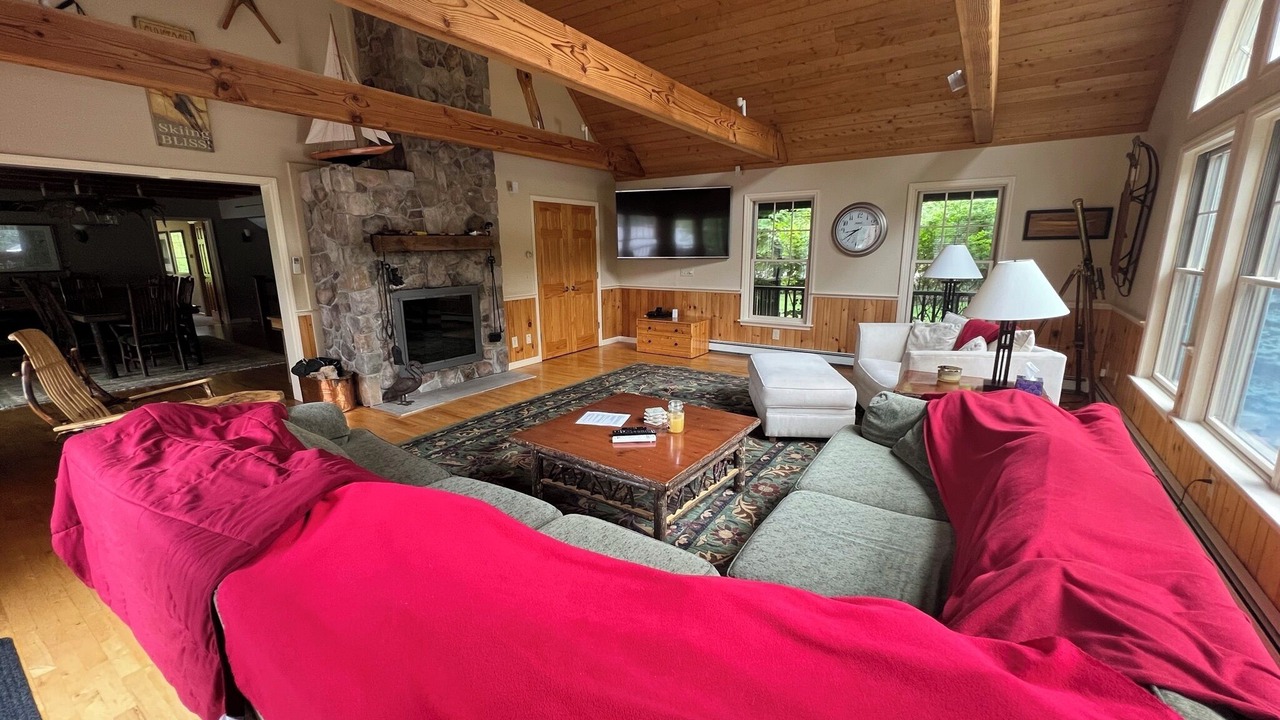 Photo of Livingroom in Mirror Lake