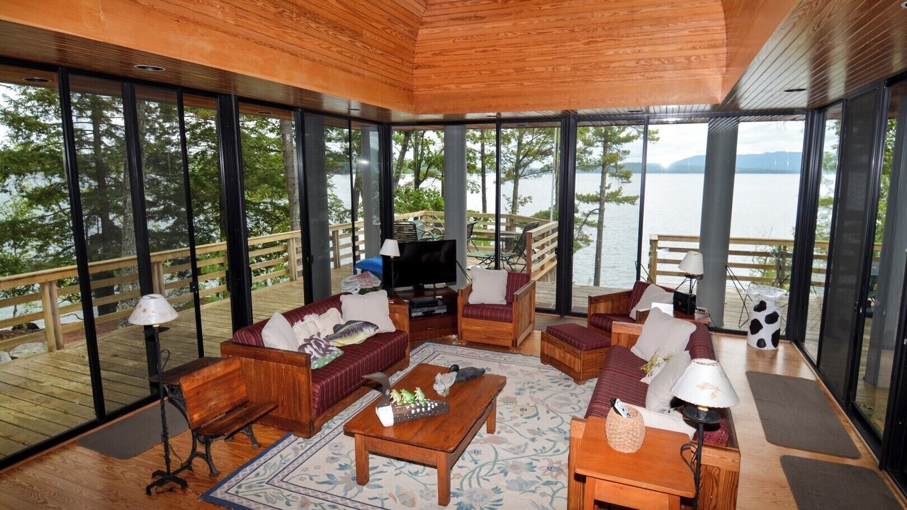 Photo of Livingroom in Tuftonboro