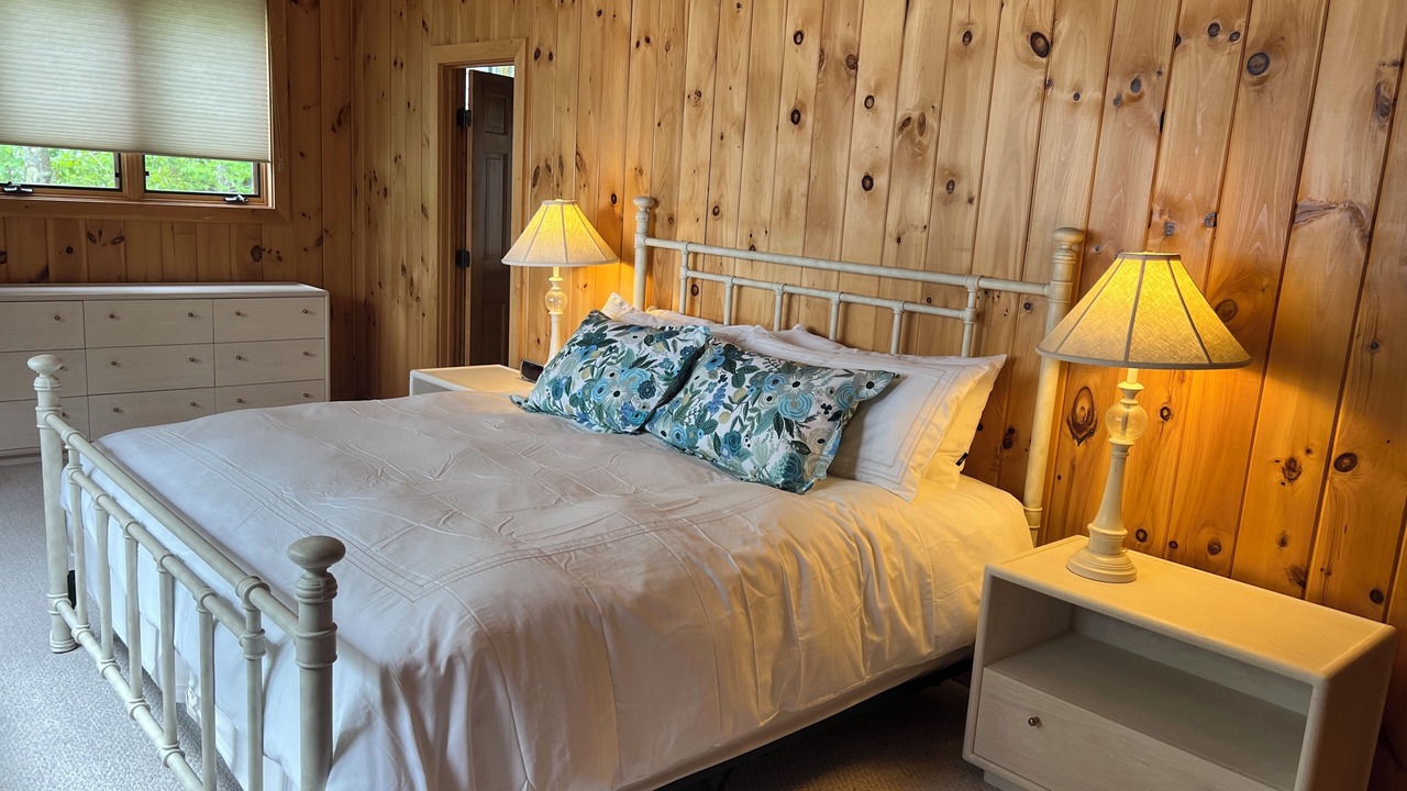 Photo of Bedroom in Tuftonboro