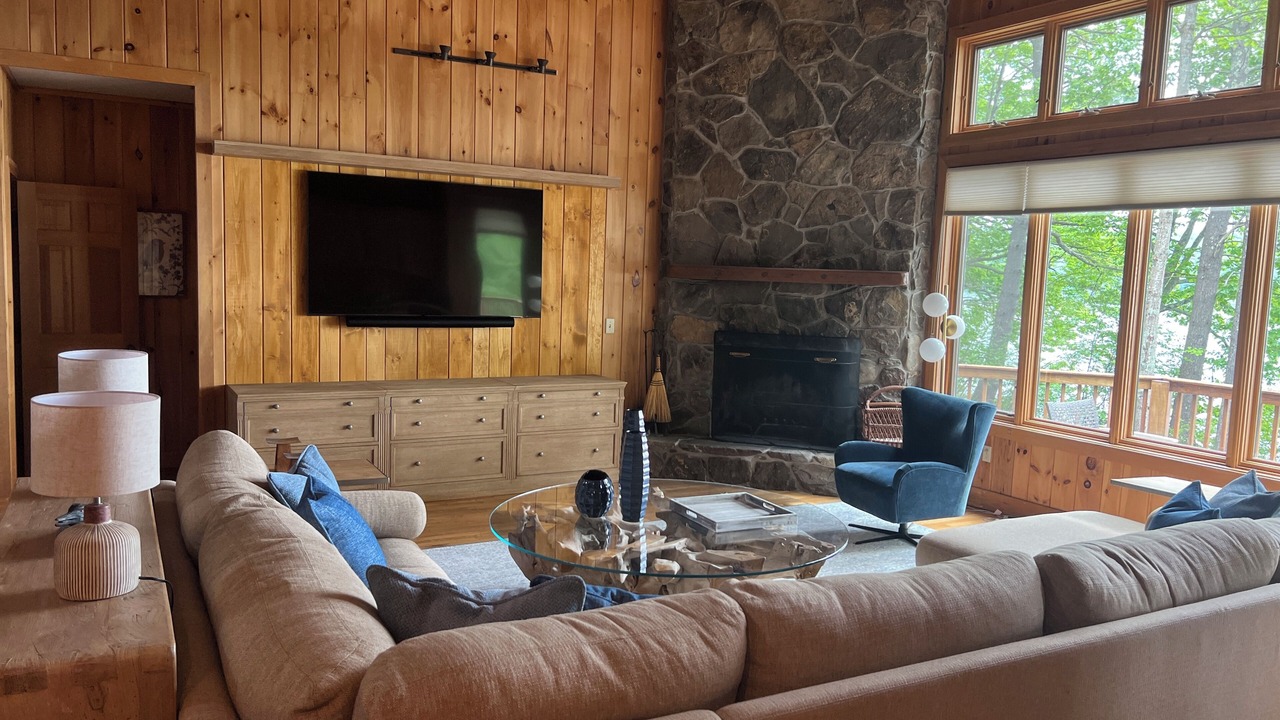 Photo of Livingroom in Tuftonboro