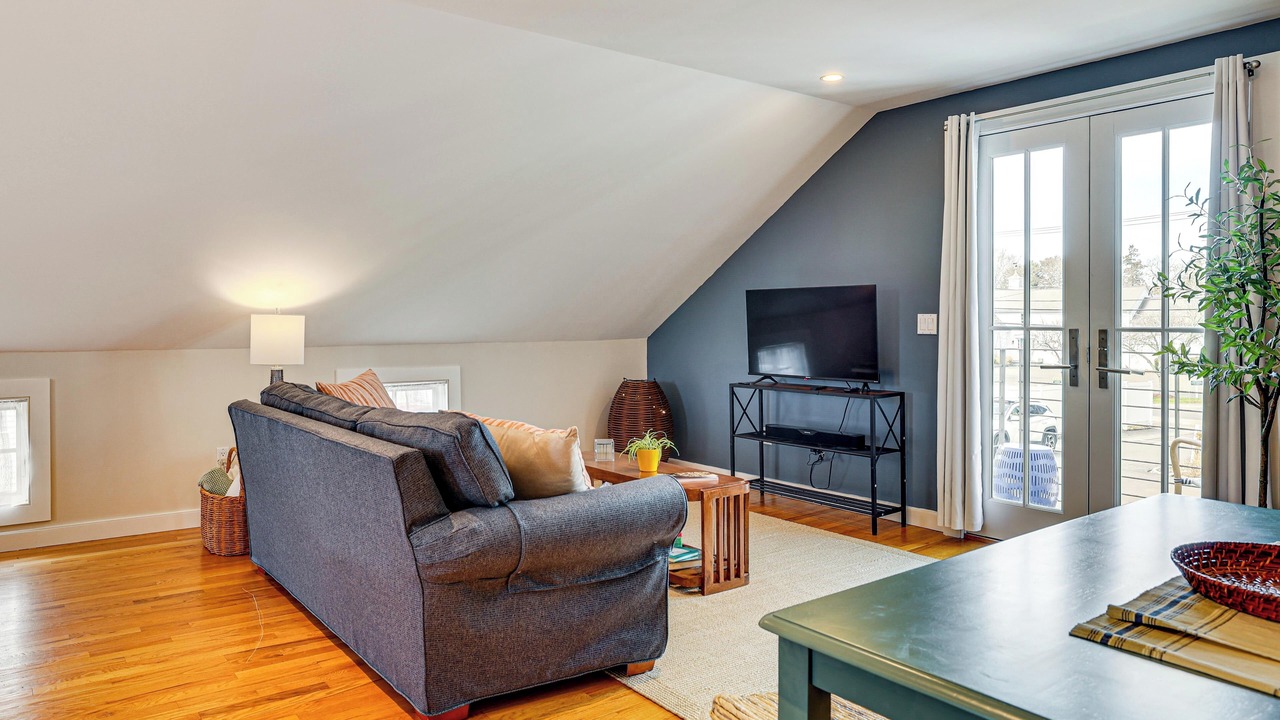 Photo of Livingroom in Madison Center