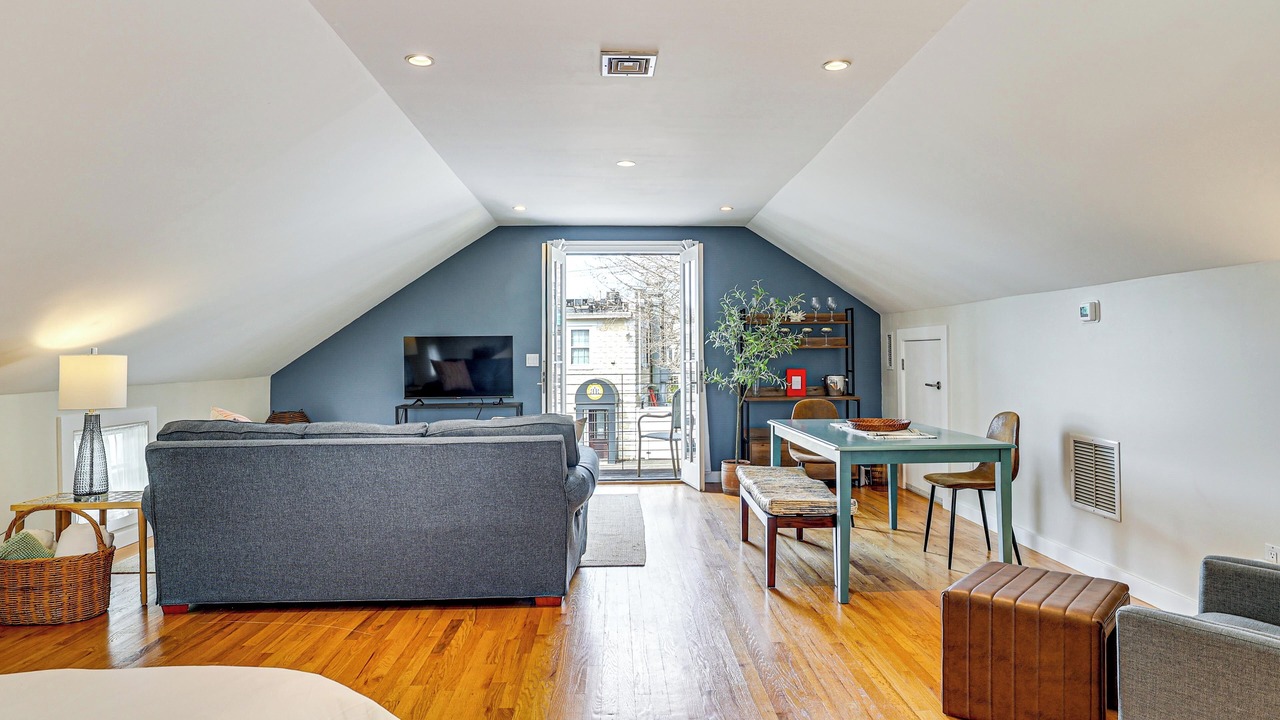 Photo of Livingroom in Madison Center