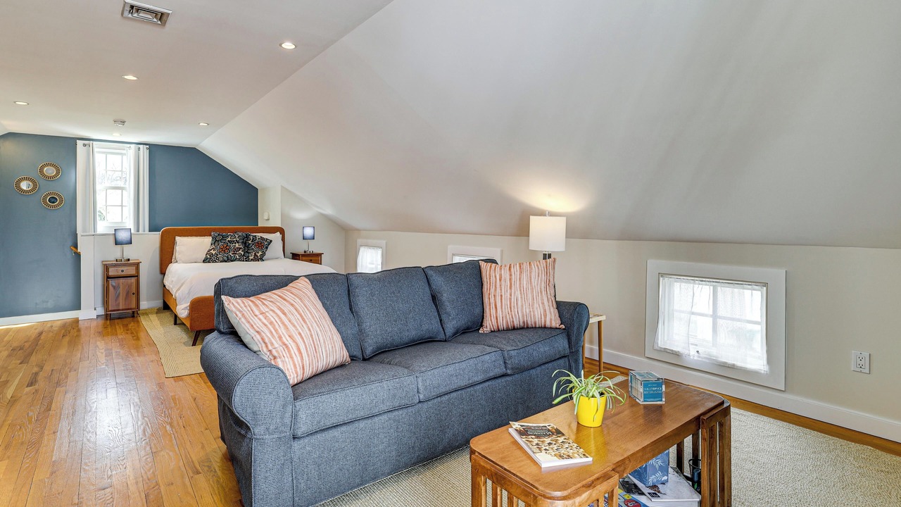 Photo of Livingroom in Madison Center