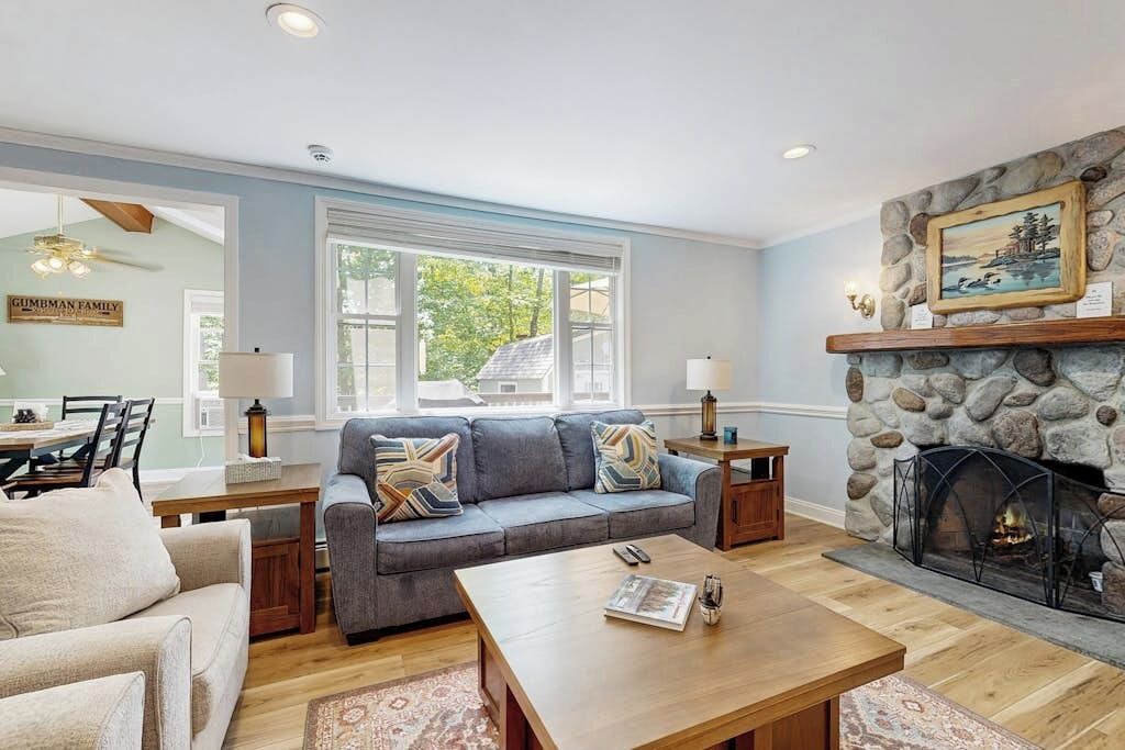 Photo of Livingroom in Moultonborough