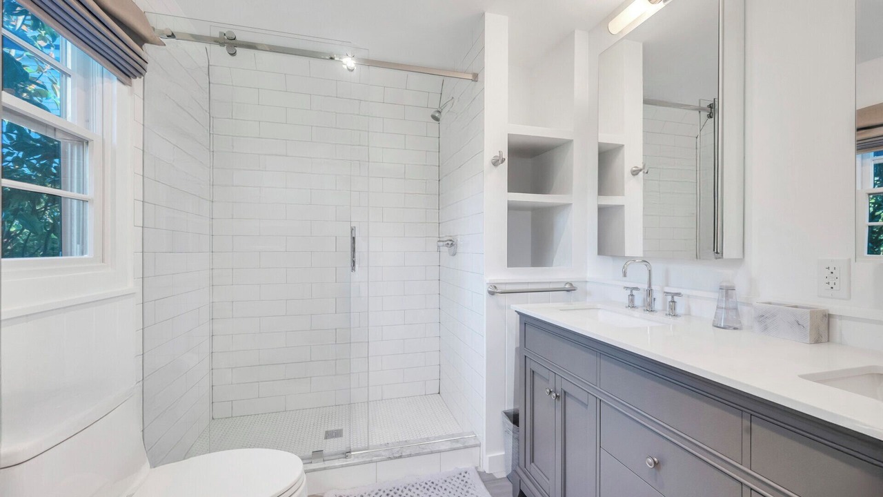 Photo of Bathroom in Shinnecock Hills