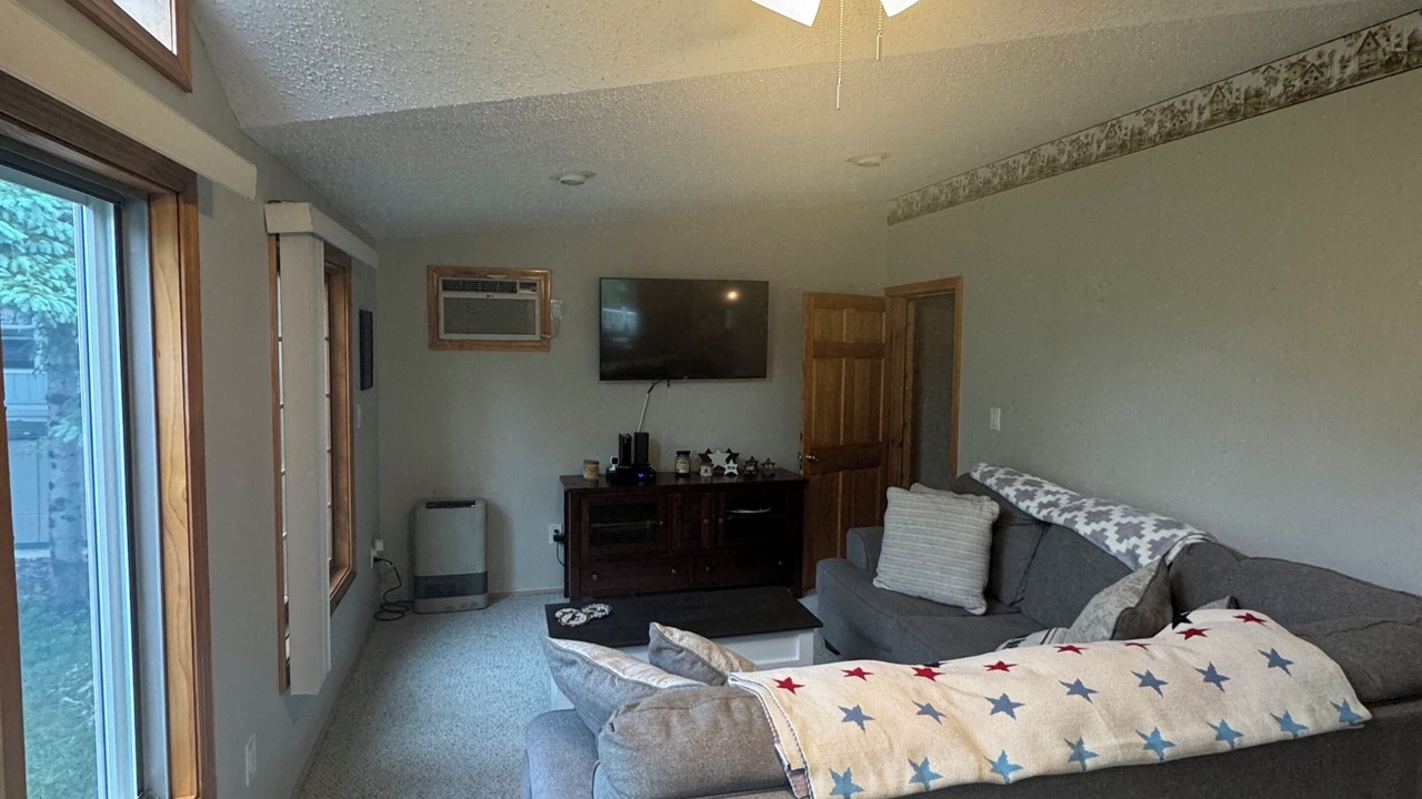 Photo of Livingroom in Freedom