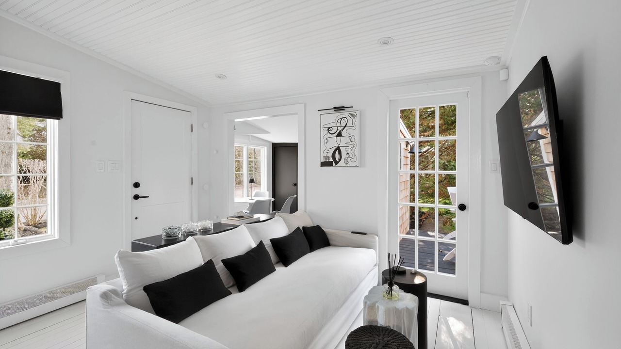 Photo of Livingroom in Westhampton Beach