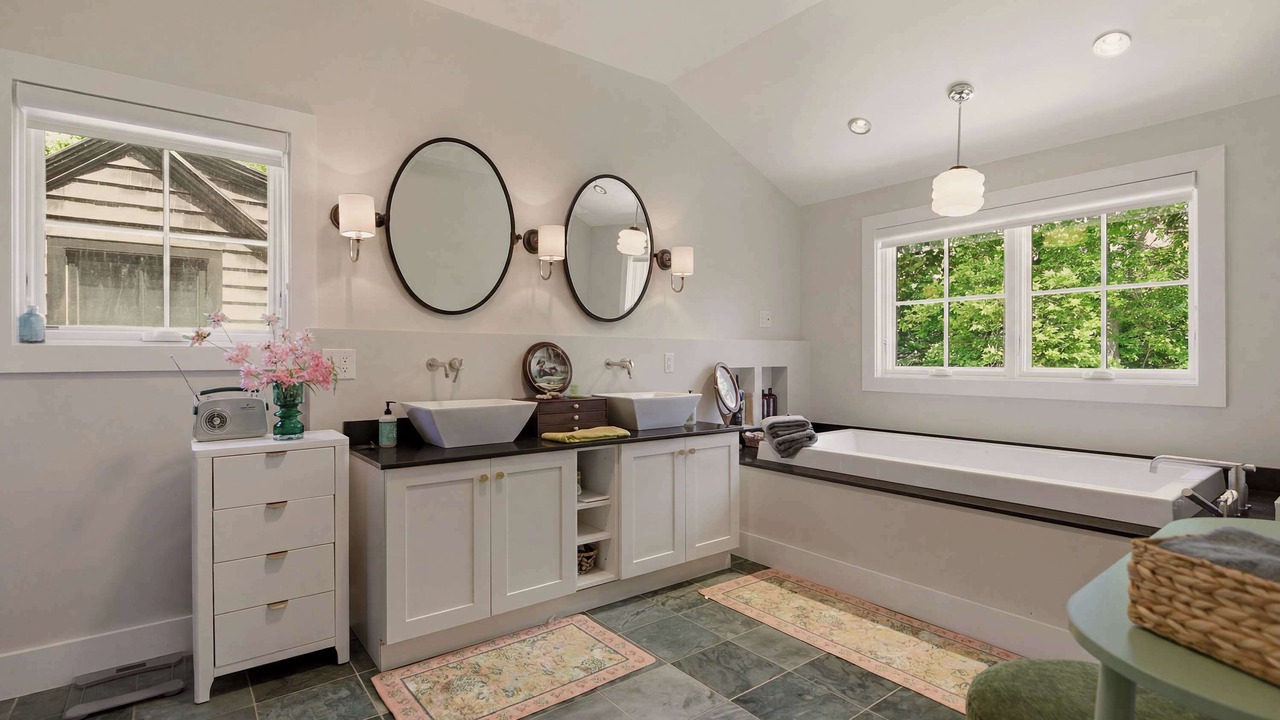 Photo of Bathroom in Fifth Ward