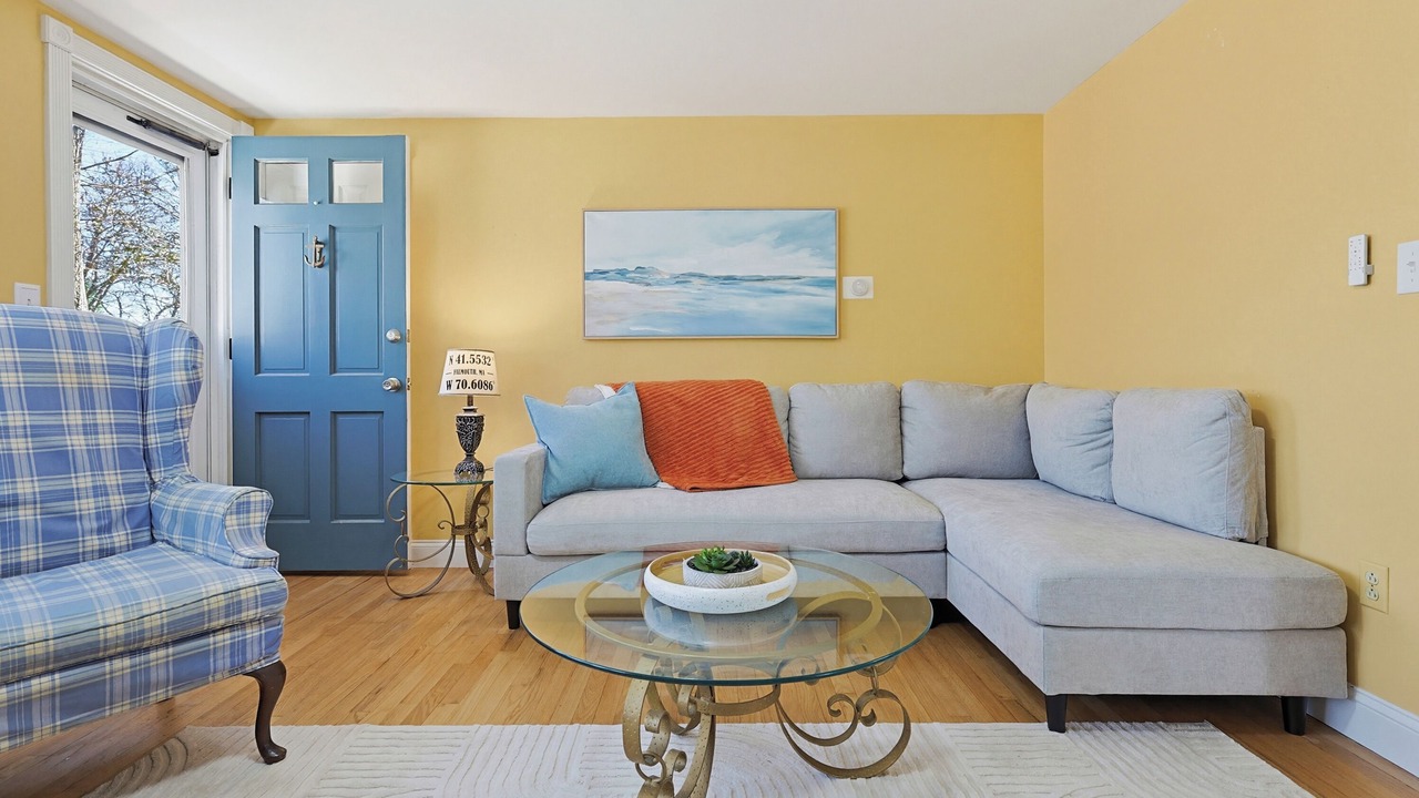 Photo of Livingroom in East Falmouth