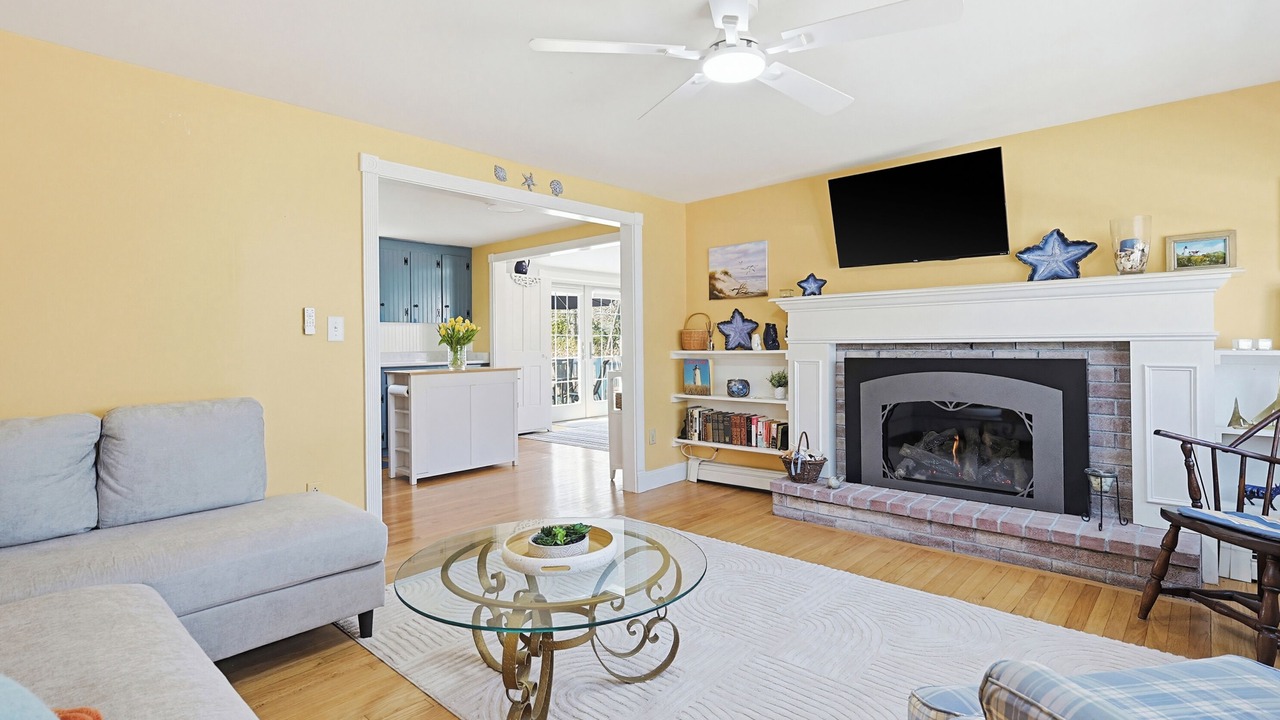 Photo of Livingroom in East Falmouth
