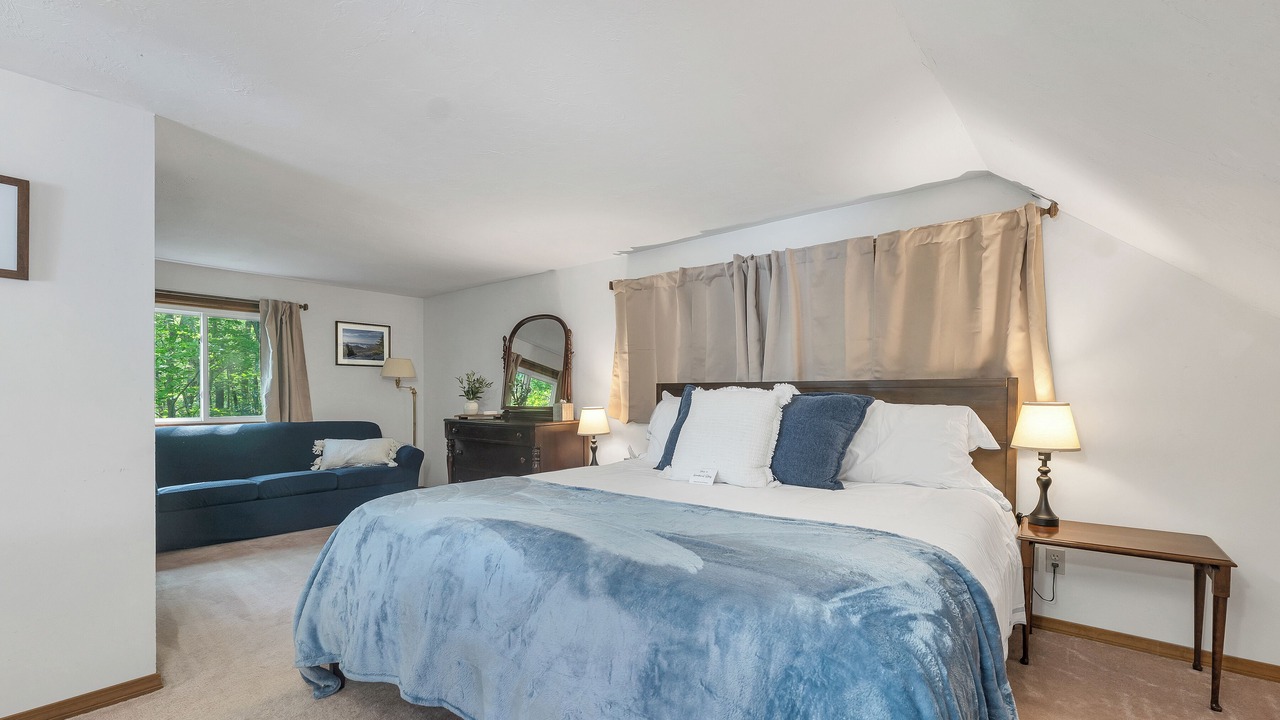 Photo of Bedroom in Moultonborough