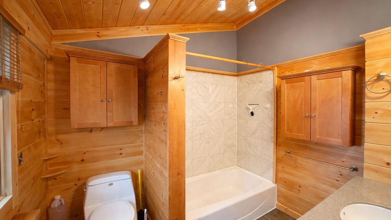 Photo of Bathroom in Putnam Station