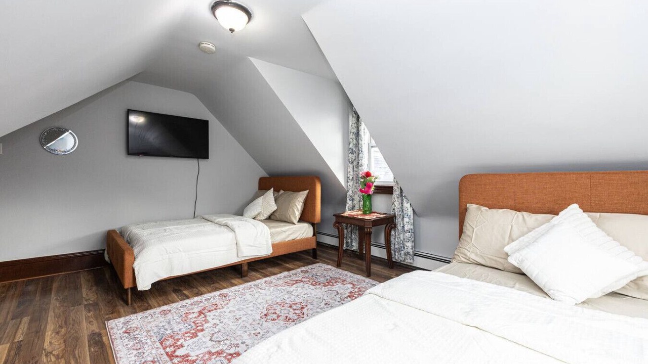Photo of Bedroom in Roxbury