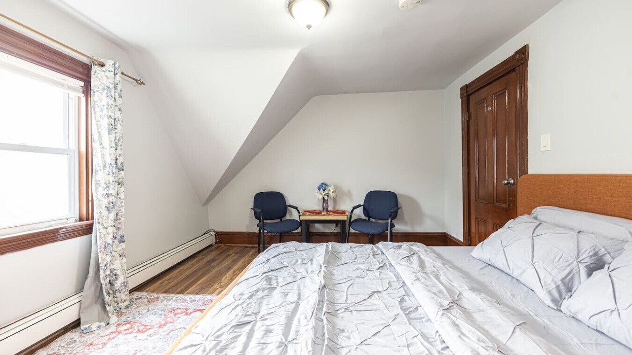 Photo of Bedroom in Roxbury