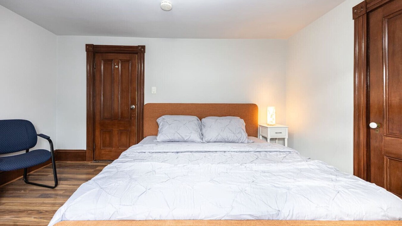 Photo of Bedroom in Roxbury