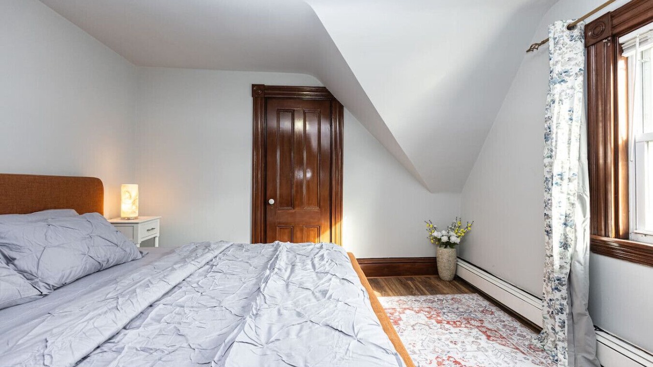 Photo of Bedroom in Roxbury