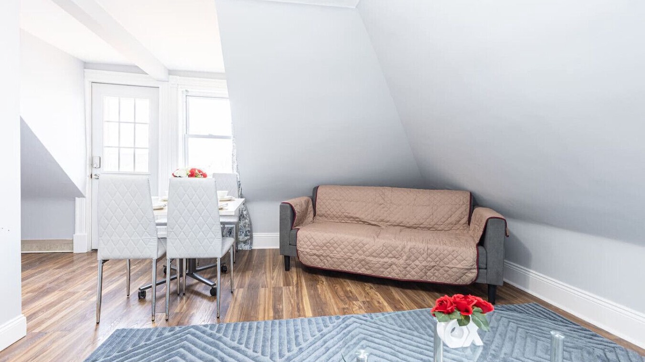 Photo of Livingroom in Roxbury