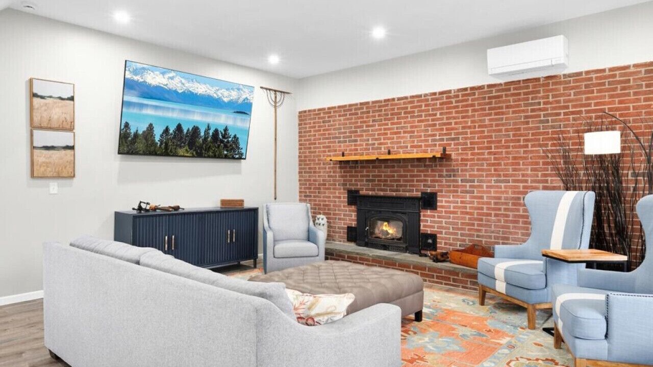 Photo of Livingroom in Town of Throop