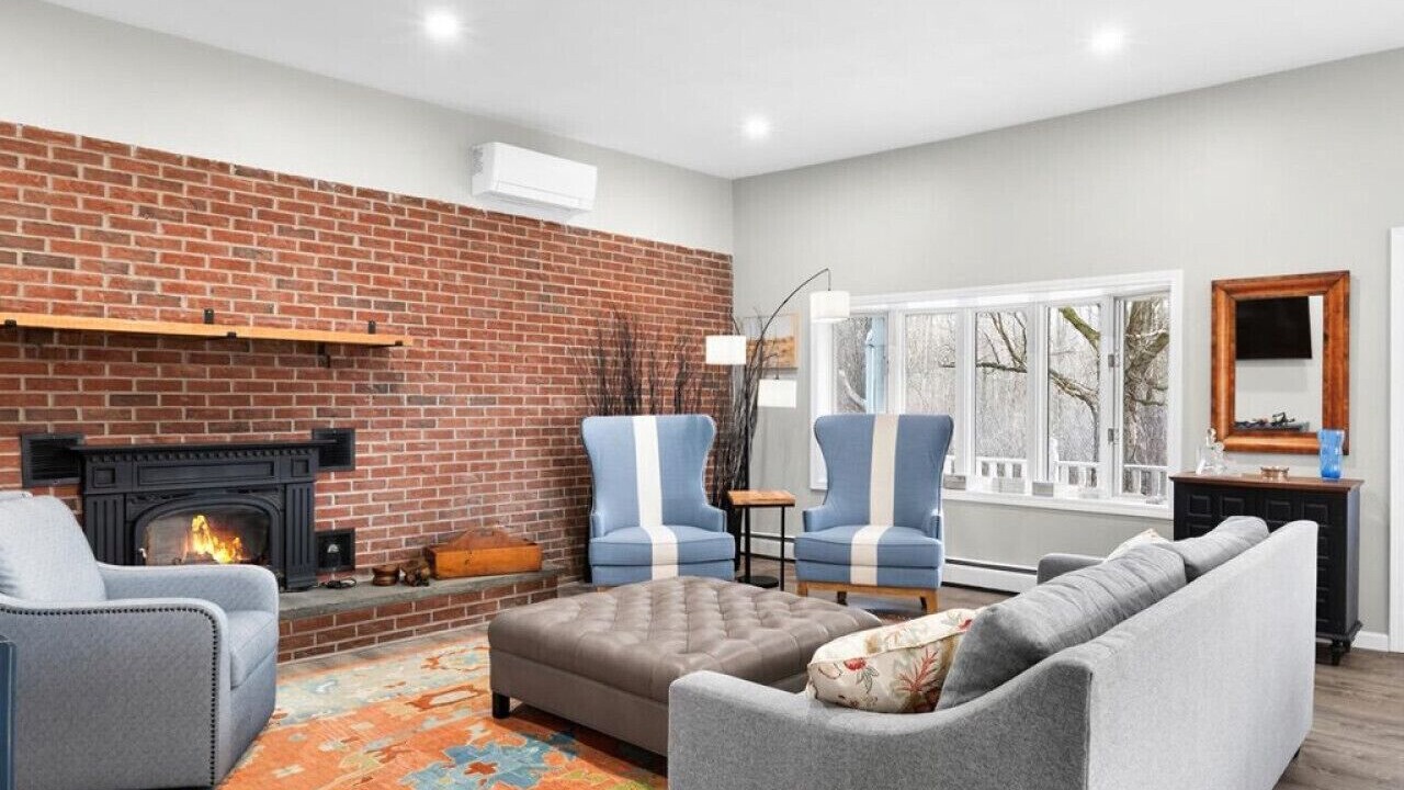 Photo of Livingroom in Town of Throop