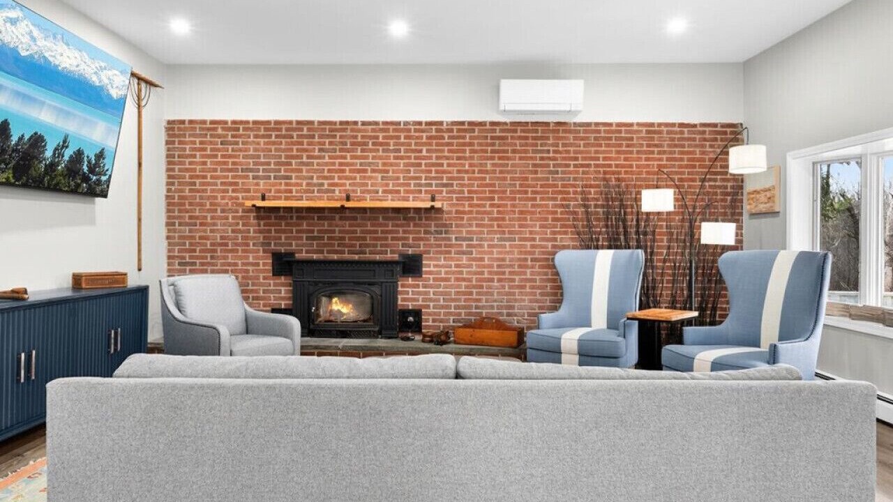 Photo of Livingroom in Town of Throop