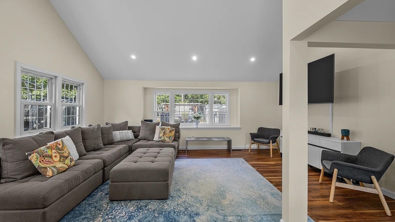 Photo of Livingroom in South Yarmouth
