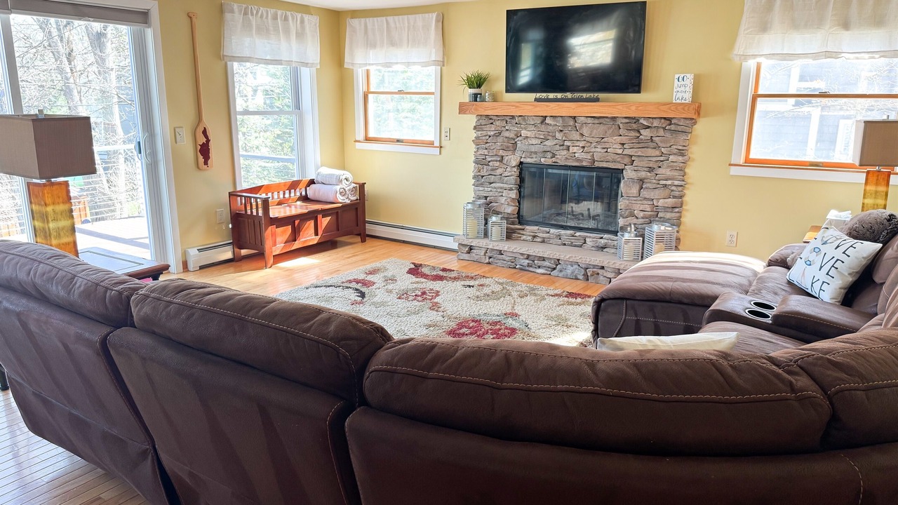 Photo of Livingroom in Queensbury