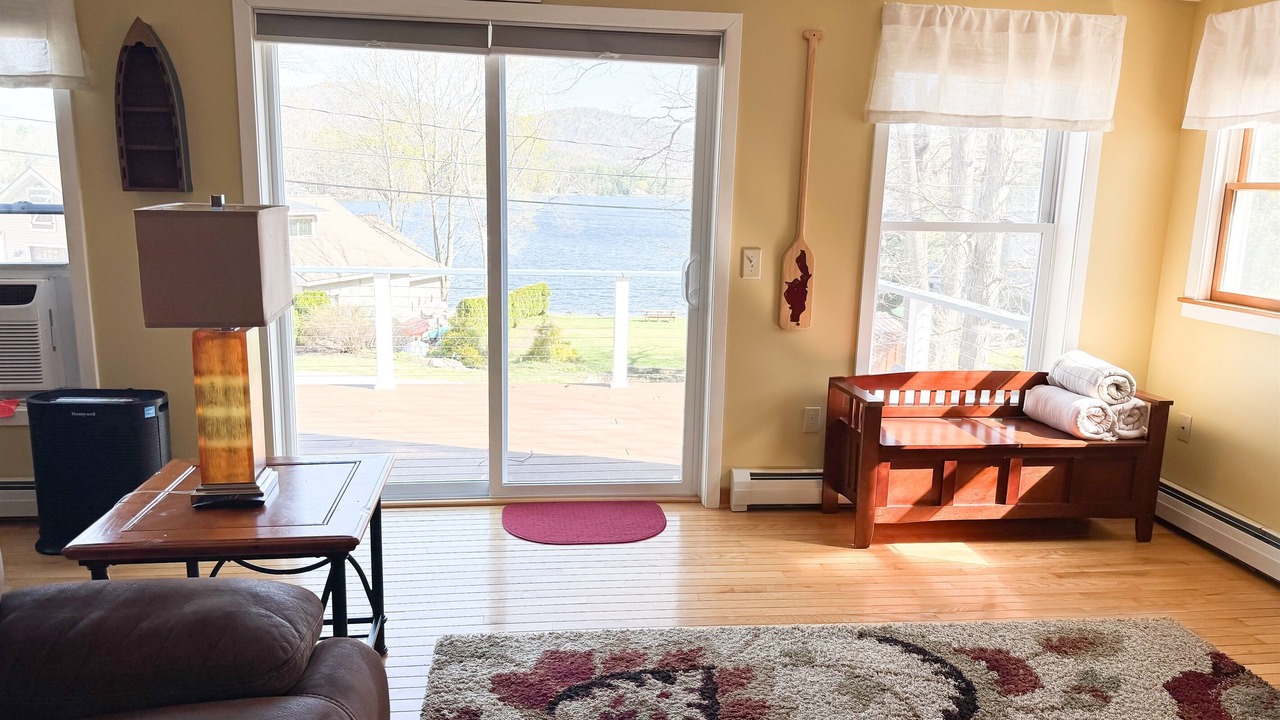 Photo of Livingroom in Queensbury
