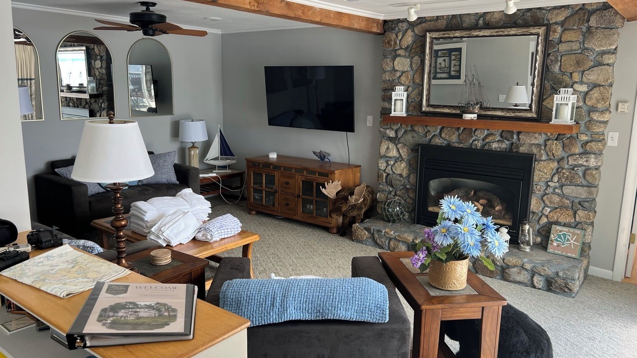 Photo of Livingroom in Tuftonboro