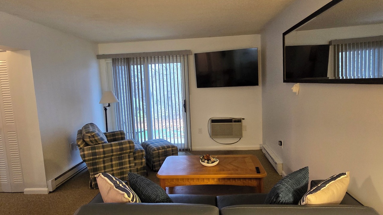 Photo of Livingroom in Weirs Beach