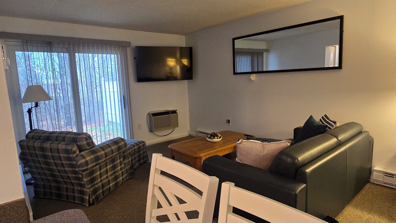 Photo of Livingroom in Weirs Beach