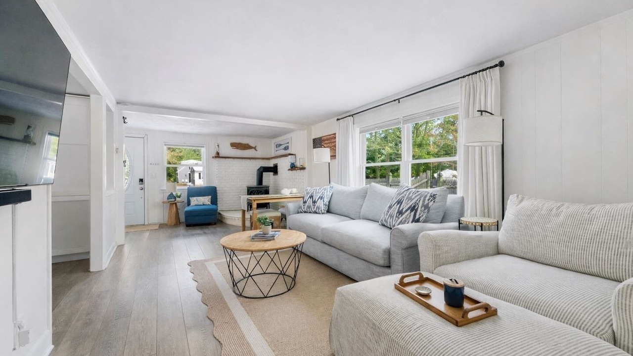 Photo of Livingroom in East Falmouth