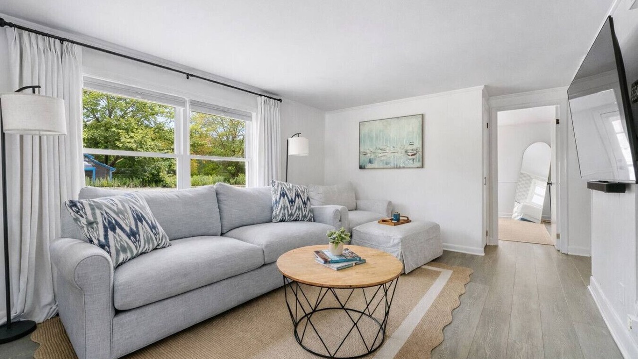 Photo of Livingroom in East Falmouth