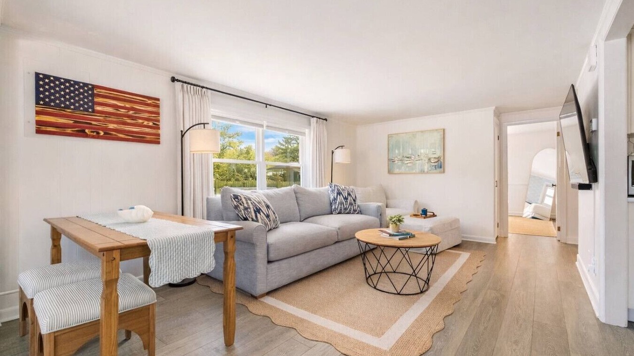 Photo of Livingroom in East Falmouth
