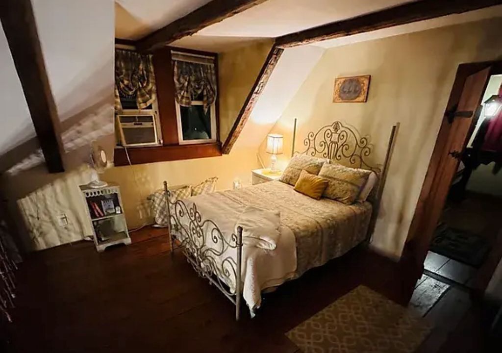 Photo of Bedroom in Alton