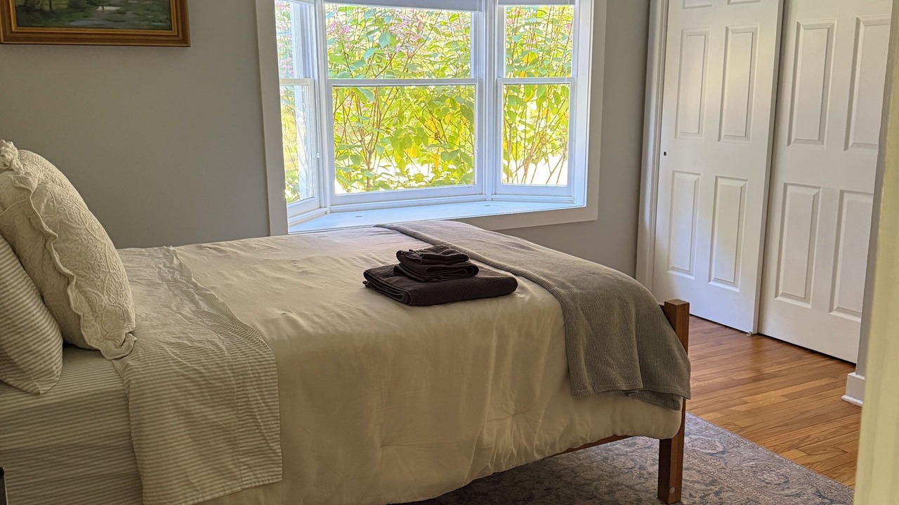 Photo of Bedroom in Lakeside